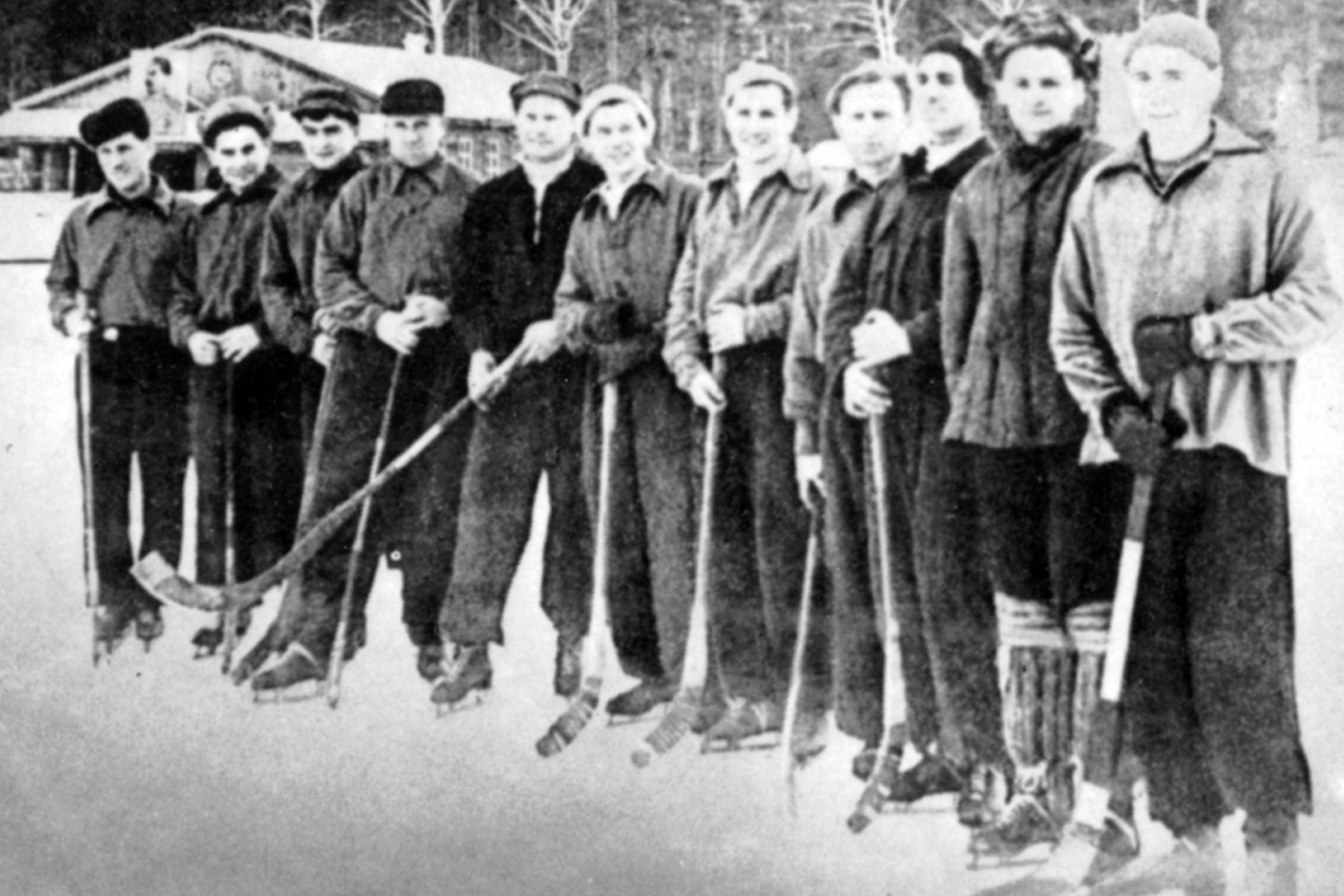 михаил голодный поэт. эпштейн тренер по хоккею. эпштейн химик воскресенск. эпштейн николай семенович. команда химик эпштейн.