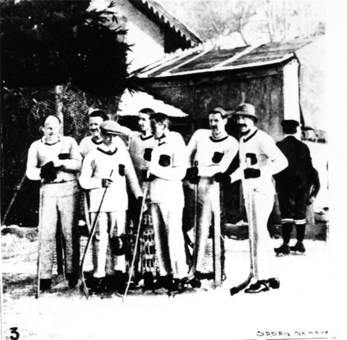 1910 - ЧЕ - Первые чемпионы.jpg